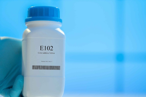E102 (Tartrazina): ce este, efecte pe termen lung asupra sanatatii