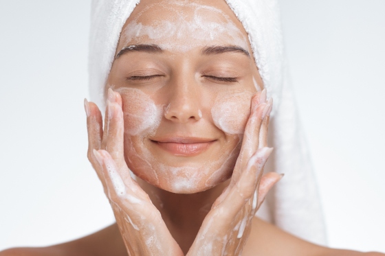 Demachierea dubla (double cleansing): Secretul unui ten curat si luminos