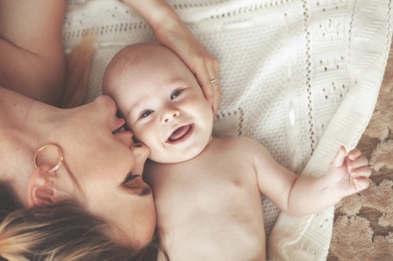 Bebe la 3 luni – dezvoltarea bebelusului si sfaturi pentru parinti