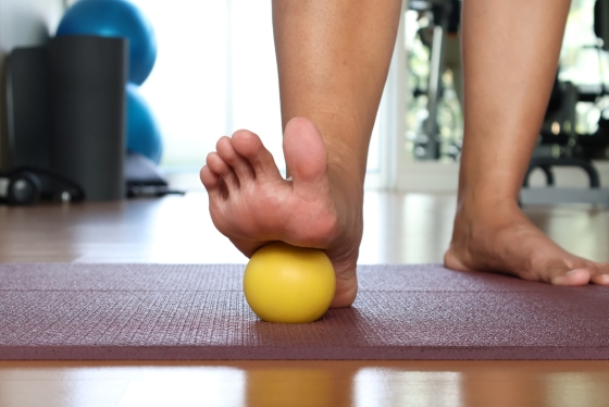 Durerea de calcai nu va da pace? Aflati ce exercitii puteti face acasa