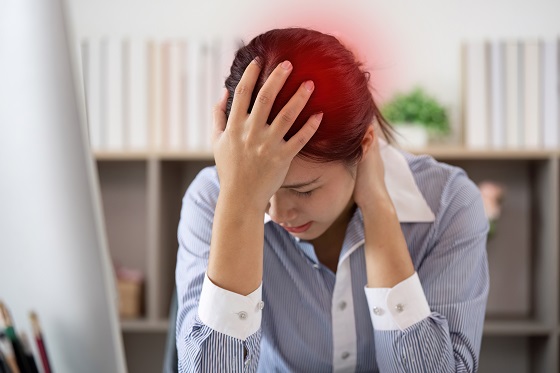 Dureri zilnice de cap: semnale care te trimit la medic 