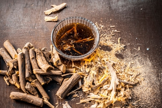 Ceai de lemn dulce – beneficii si utilizari