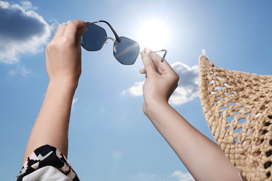 Cum sa alegeti o pereche de ochelari de soare cu protectie reala?