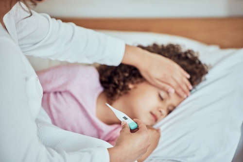 5 lucruri pe care parintii trebuie sa le stie despre febra la copii