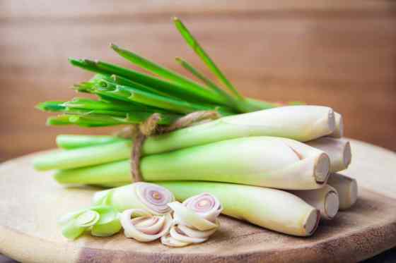 Lemongrass: aroma placuta si beneficii uimitoare pentru sanatate