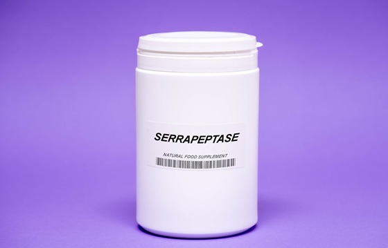 Serrapeptaza: ce este, cum actioneaza, beneficii si contraindicatii