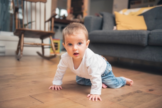 Bebe la 9 luni – dezvoltarea bebelusului si sfaturi pentru parinti