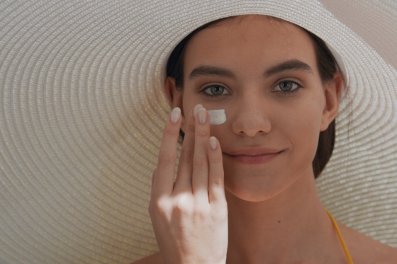 Cat de des trebuie sa reaplicati produsele de protectie solara?