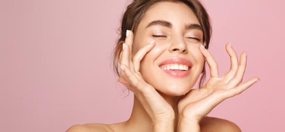 Tenul gras vara: cum controlati excesul de sebum si luciul inestetic
