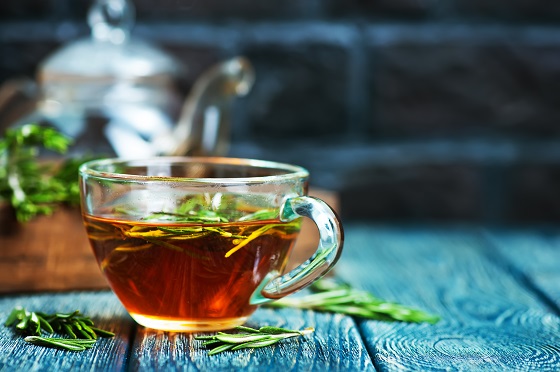 Ceai de rozmarin: beneficii, consum, preparare, efecte adverse