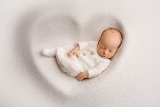 Bebe la 1 luna – dezvoltarea bebelusului si sfaturi pentru parinti
