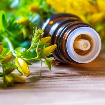 Tinctura de sunatoare: beneficii si utilizari