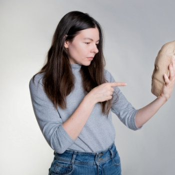 Simtiti ca succesul nu vi se datoreaza? De ce apare sindromul impostorului si cum poate fi “invins”