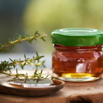 Sirop de cimbrisor: ce beneficii are si cum va ajuta in infectiile respiratorii