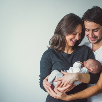 Primele zile acasa cu nou-nascutul: ce recomanda specialistii