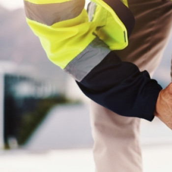 Durere de genunchi la mers? Ce probleme poate ascunde si ce solutii exista