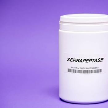 Serrapeptaza: ce este, cum actioneaza, beneficii si contraindicatii