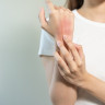 Ingrijirea pielii cu dermatita atopica: sfaturi pentru reducere a iritatiei si mancarimii