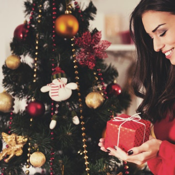 Surprinde-i pe cei dragi: idei de cadouri de Craciun