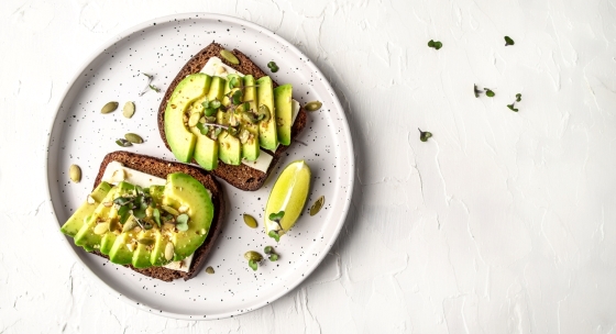 sandvis-clasic-avocado