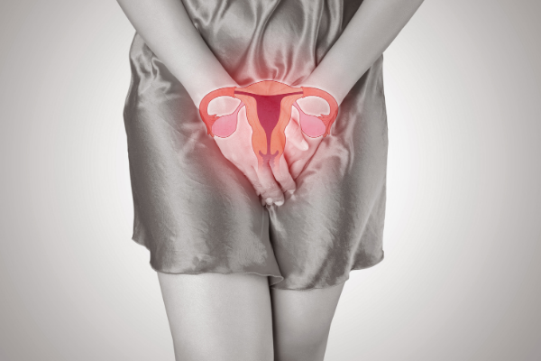 Femeie suferind de endometrioza