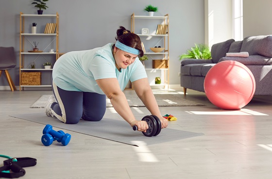 exercitiu pentru abdomen cu roata pentru fitness